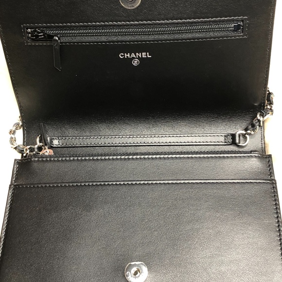 Black Caviar Camellia Charm Chain Wallet On Chain - Picture 8 of 11